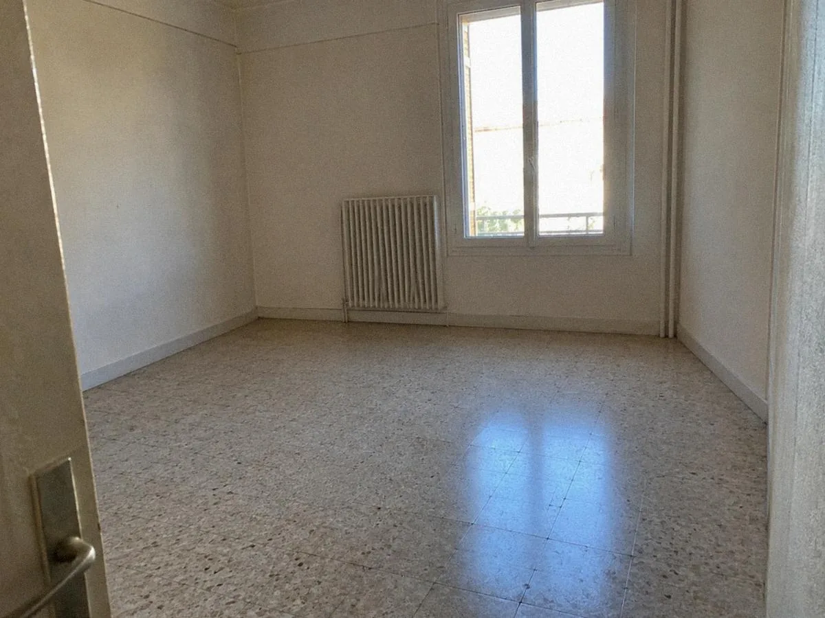 La même chambre vide, après le débarras